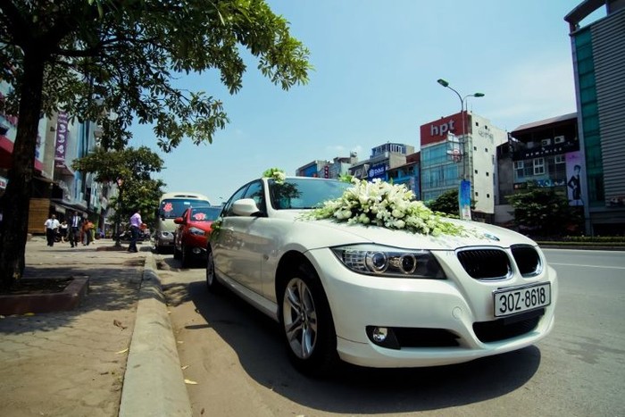 Một số hình ảnh độc về chiếc BMW rước dâu của Đặng Phương Nam và đoàn xe